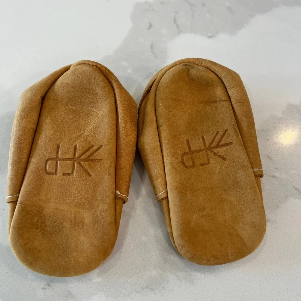 Classic Tan Leather Kids Moccasins with Pink Laces